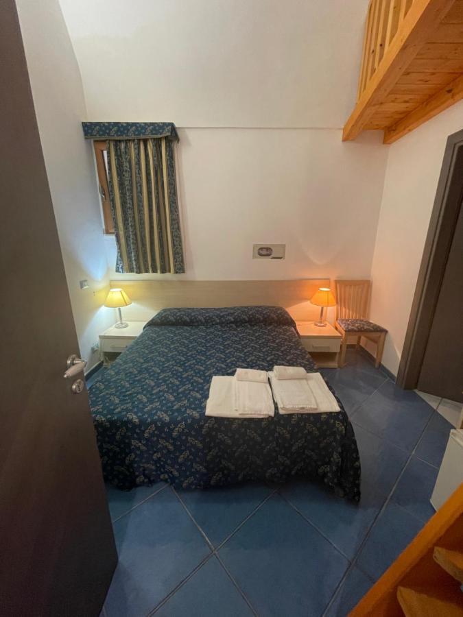B&B La Terrazza Sul Porto ปอนซา ภายนอก รูปภาพ