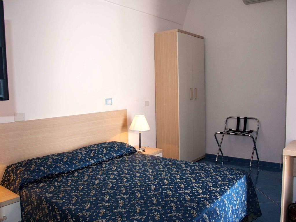 B&B La Terrazza Sul Porto ปอนซา ภายนอก รูปภาพ