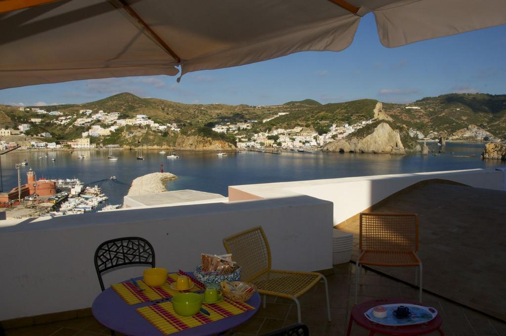 B&B La Terrazza Sul Porto ปอนซา ภายนอก รูปภาพ