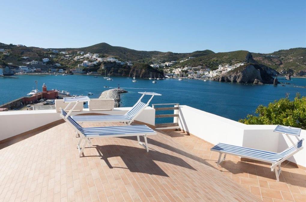 B&B La Terrazza Sul Porto ปอนซา ภายนอก รูปภาพ